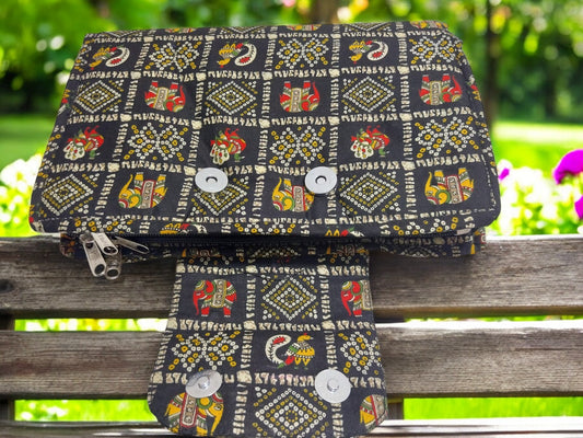 Madhubani Art Black 6-Pocket Clutch Pouch