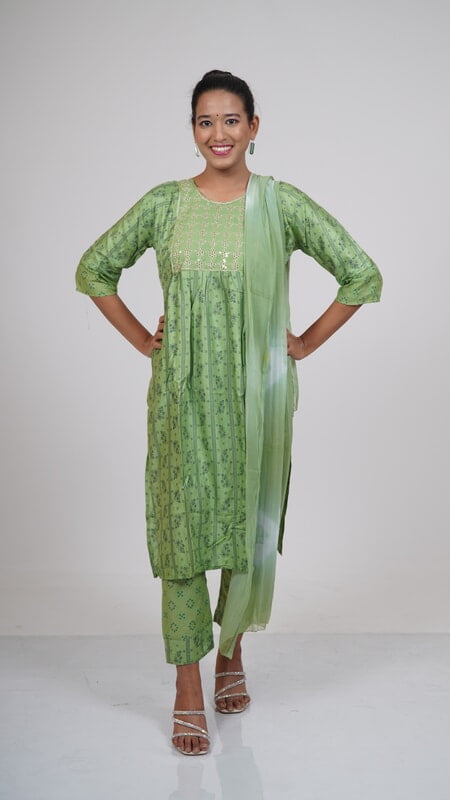 Naira Splendor: Luxe Salwar Kameez Set with Chiffon Dupatta-Green