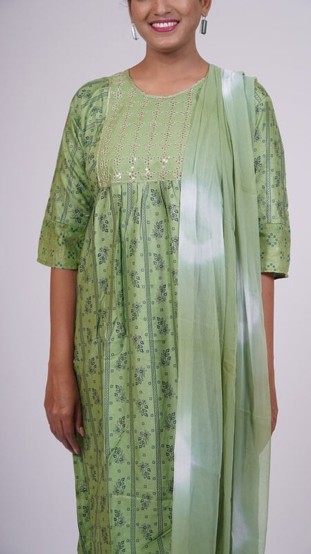 Naira Splendor: Luxe Salwar Kameez Set with Chiffon Dupatta-Green